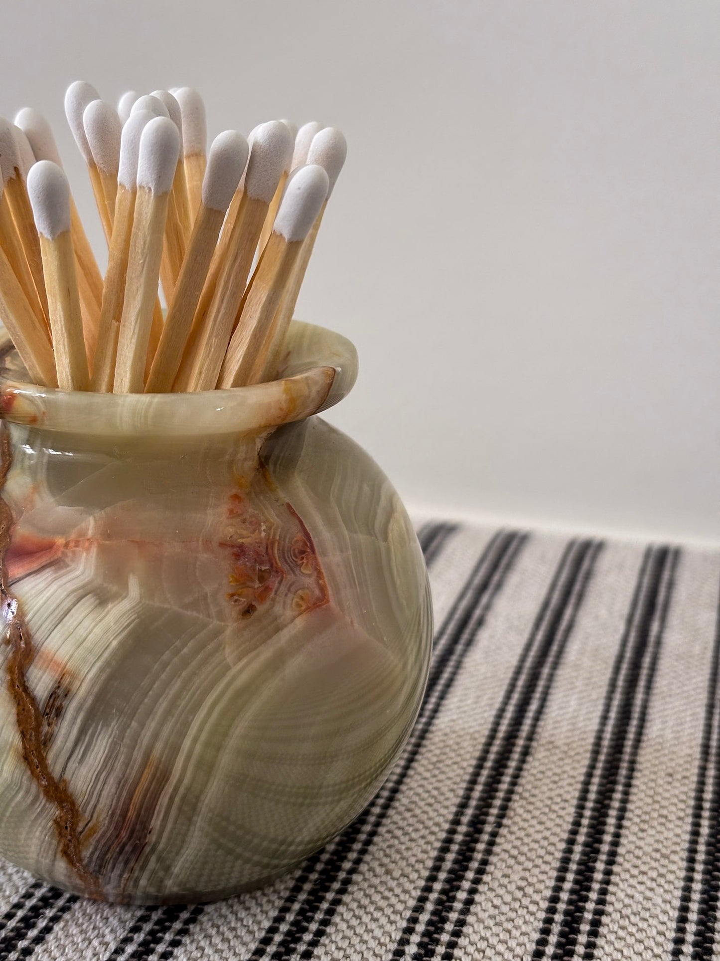 Onyx Stone Matchstick Holder – Natural Marble Veined Accessory