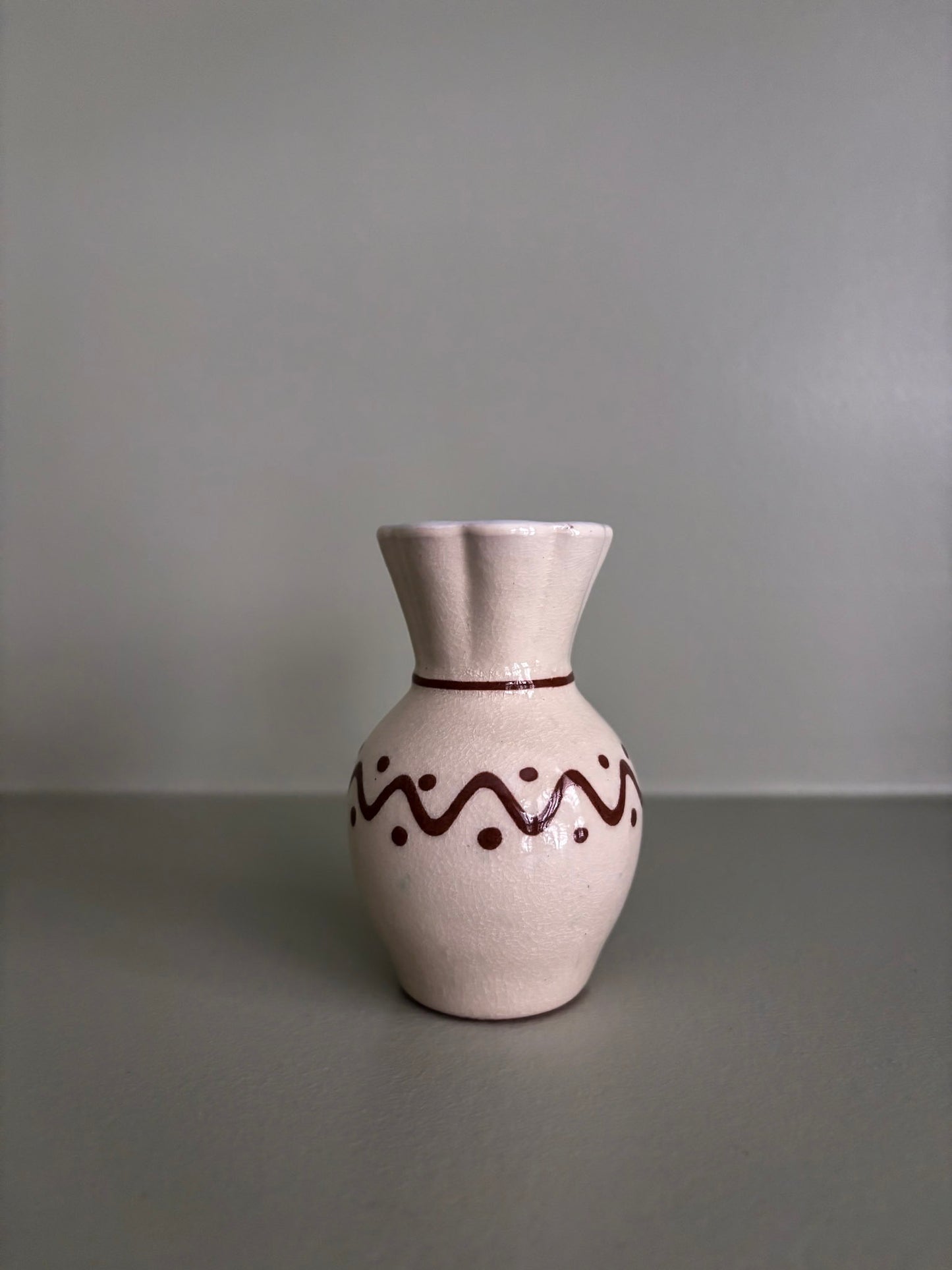 Miniature Zig-Zag Spot Matchstick Holder Vase