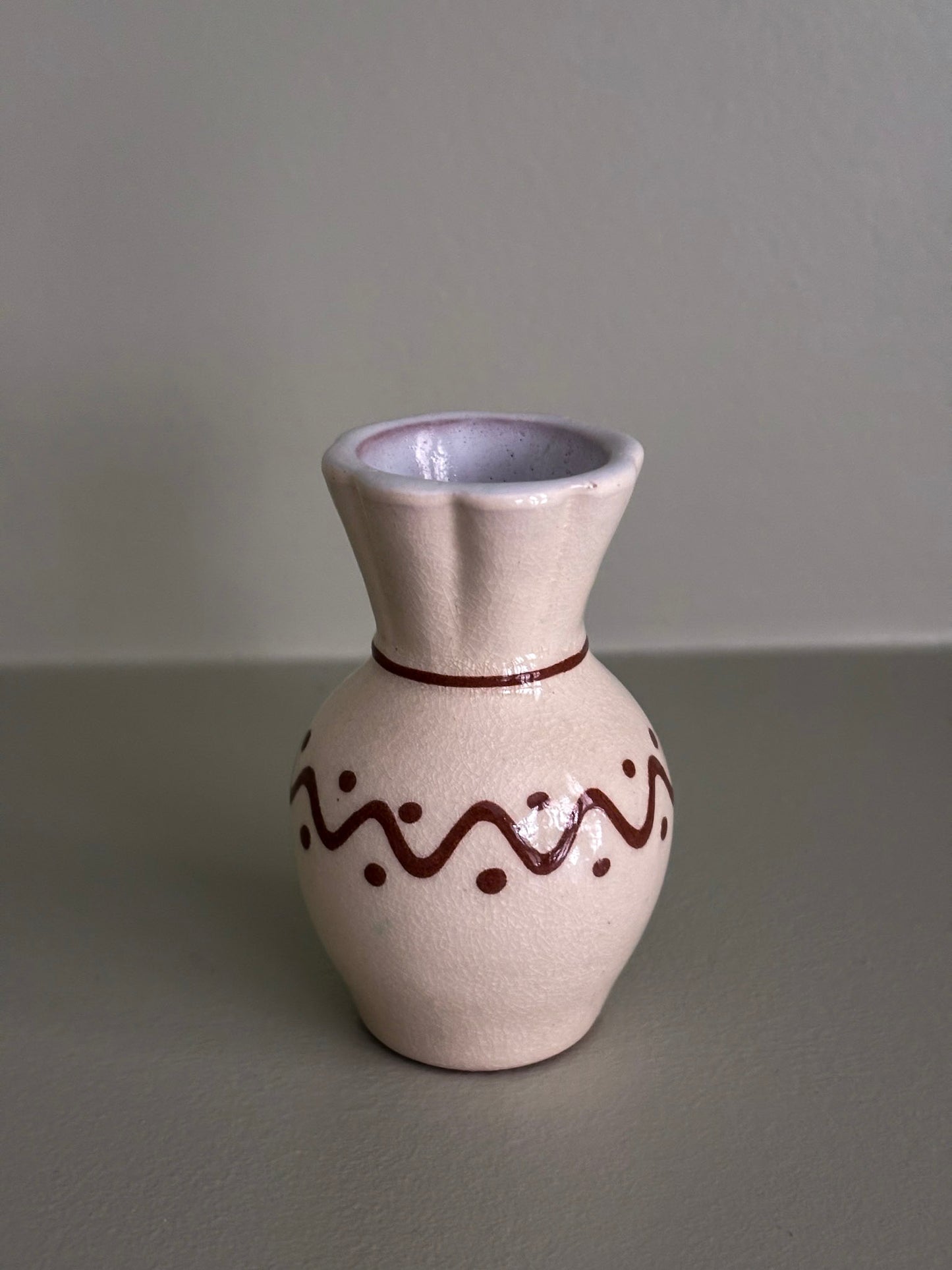 Miniature Zig-Zag Spot Matchstick Holder Vase