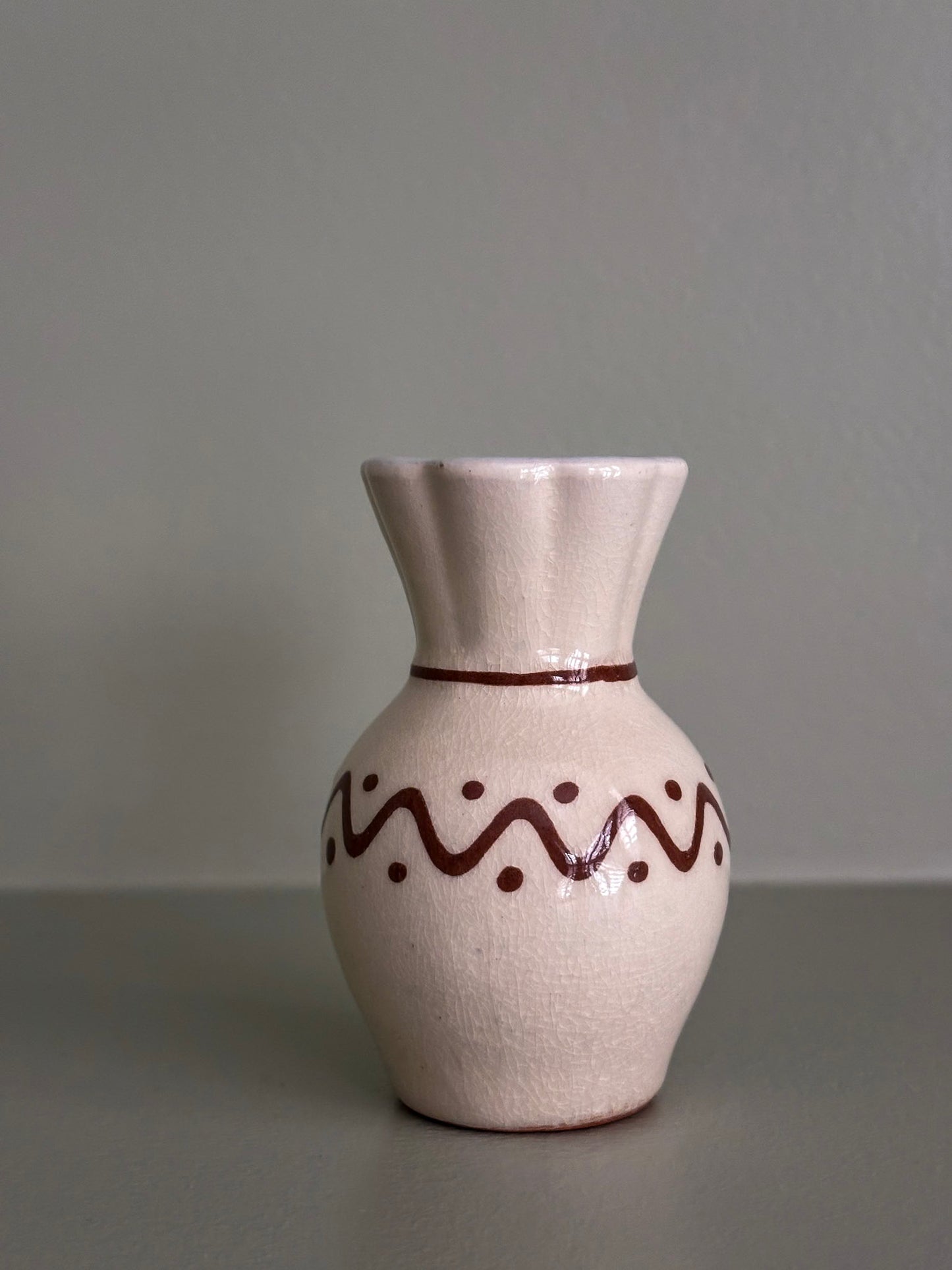 Miniature Zig-Zag Spot Matchstick Holder Vase