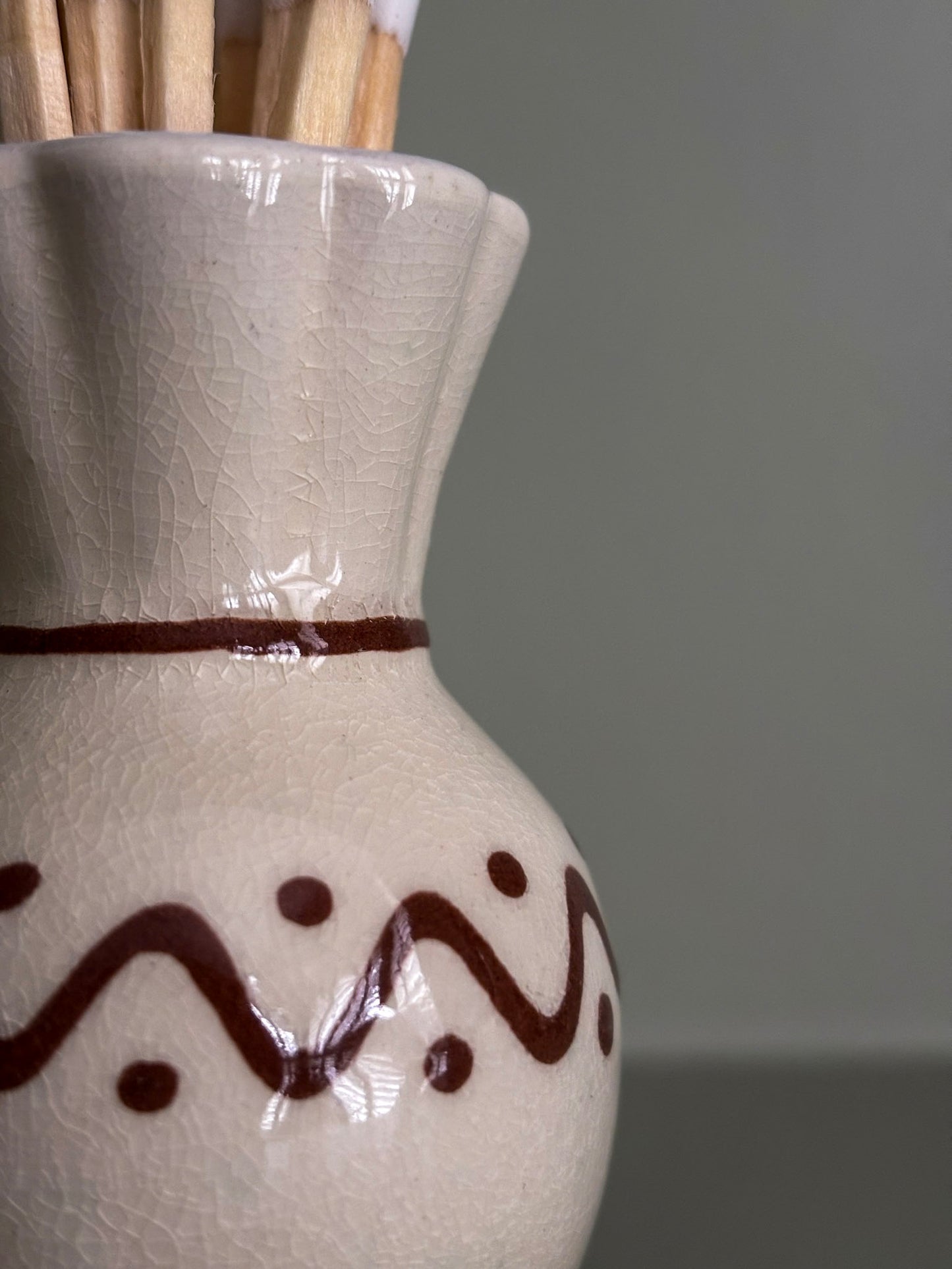 Miniature Zig-Zag Spot Matchstick Holder Vase