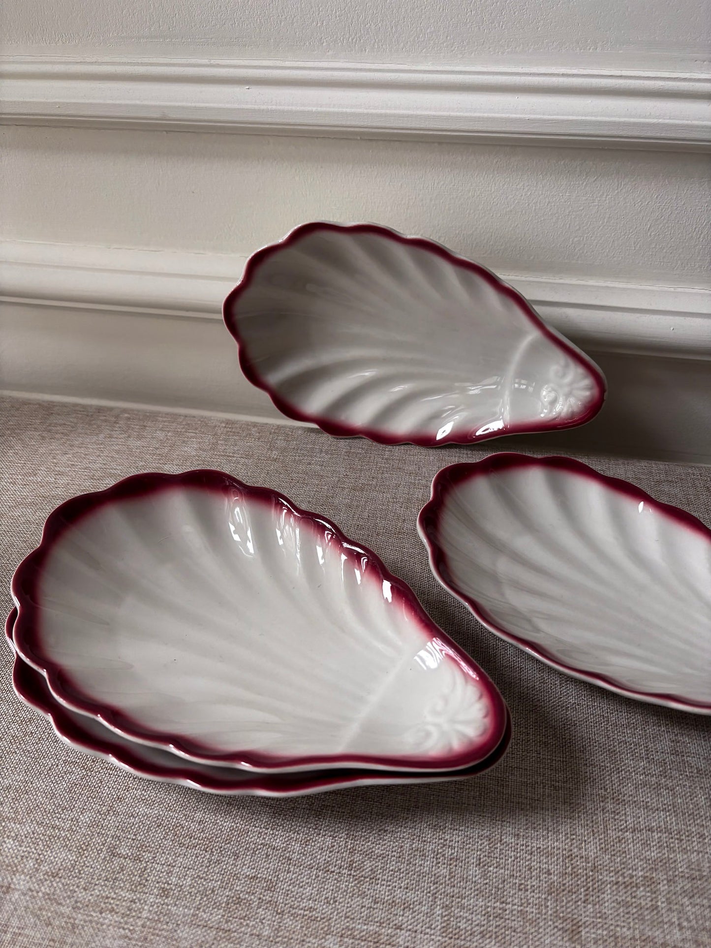 Red-Trimmed Shell Scalloped Dishes
