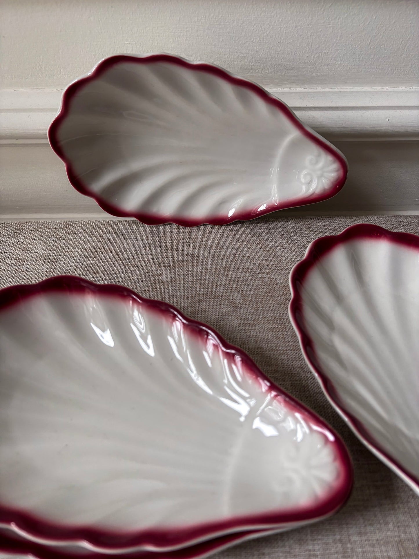 Red-Trimmed Shell Scalloped Dishes