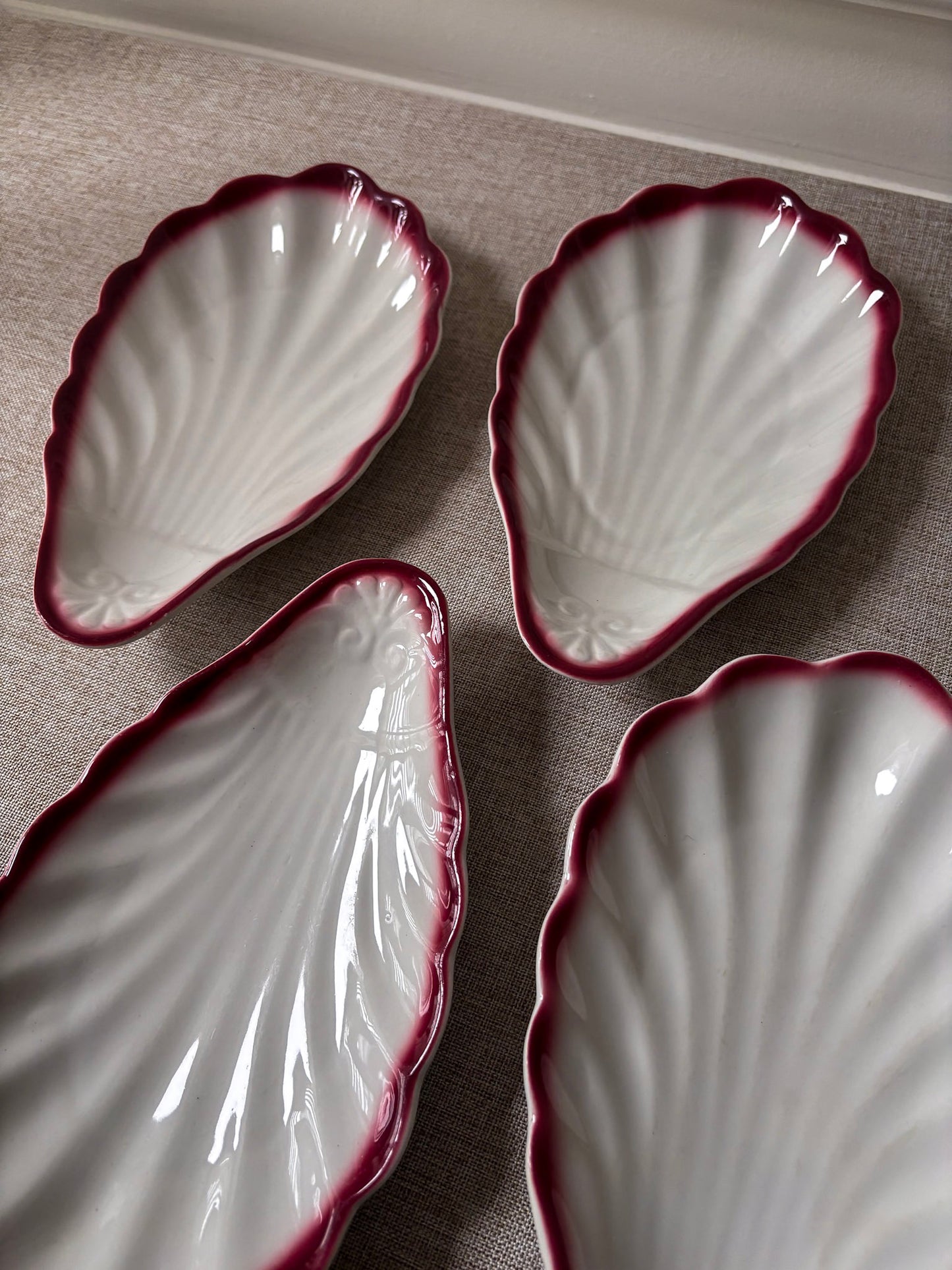 Red-Trimmed Shell Scalloped Dishes