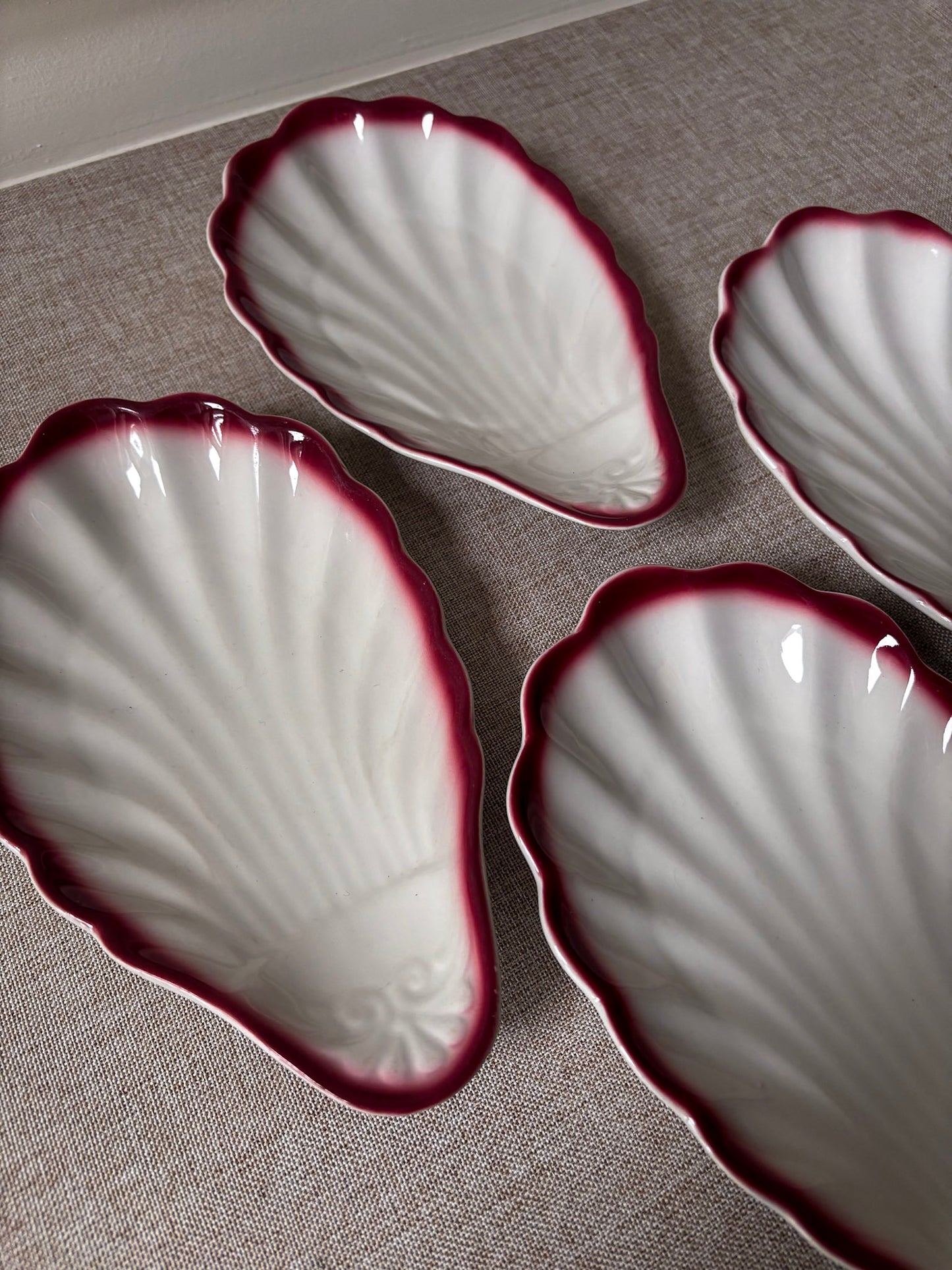 Red-Trimmed Shell Scalloped Dishes