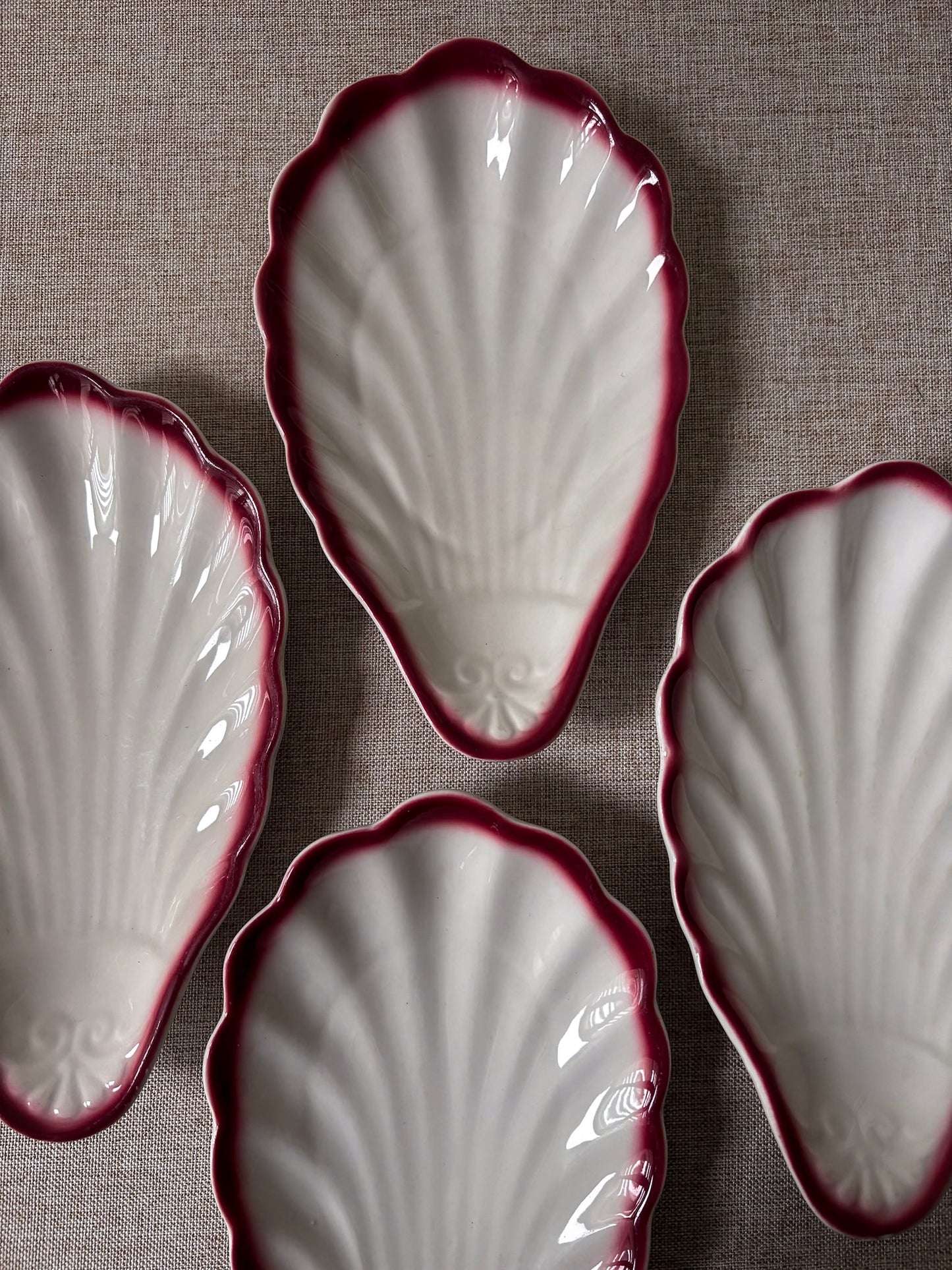 Red-Trimmed Shell Scalloped Dishes