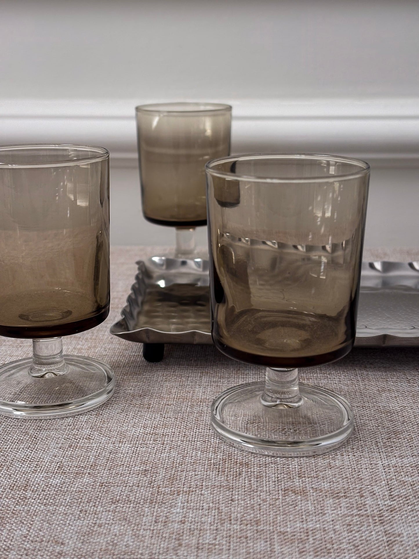 Smoked Glass Goblets with Hammered Stainless Steel Scalloped Tray, Mid-Century Drinks Set (5 Glasses + Tray)